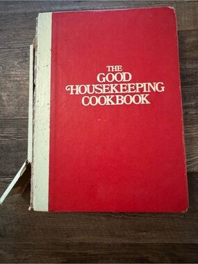 Vintage 1973 The Good Housekeeping Cookbook Zoe Coulson Red Cover 811 Pages